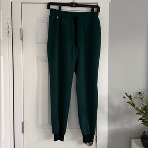 Figs mens size M scrub joggers  pants deep green color great condition